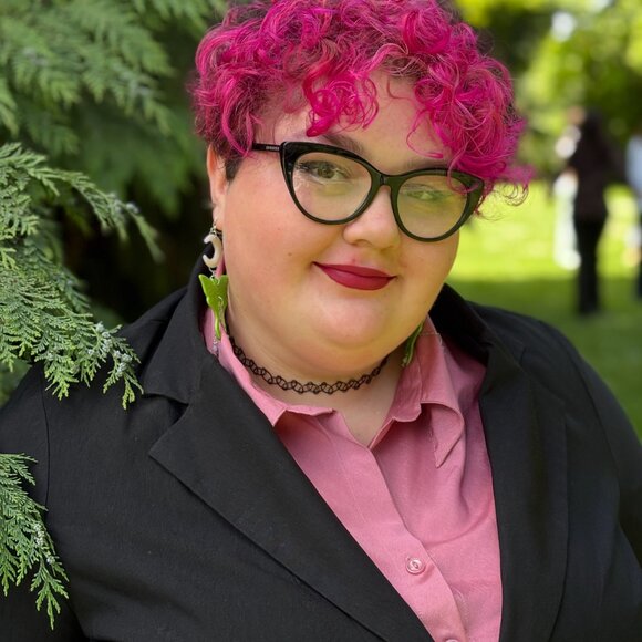 Meet Your Posher: Kat Tabor - Picture 1 of 13